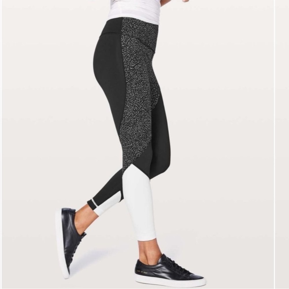 Lululemon Wunder Under Hi-Rise 7/8 Tight 25" Night View White Black size 4 Q19